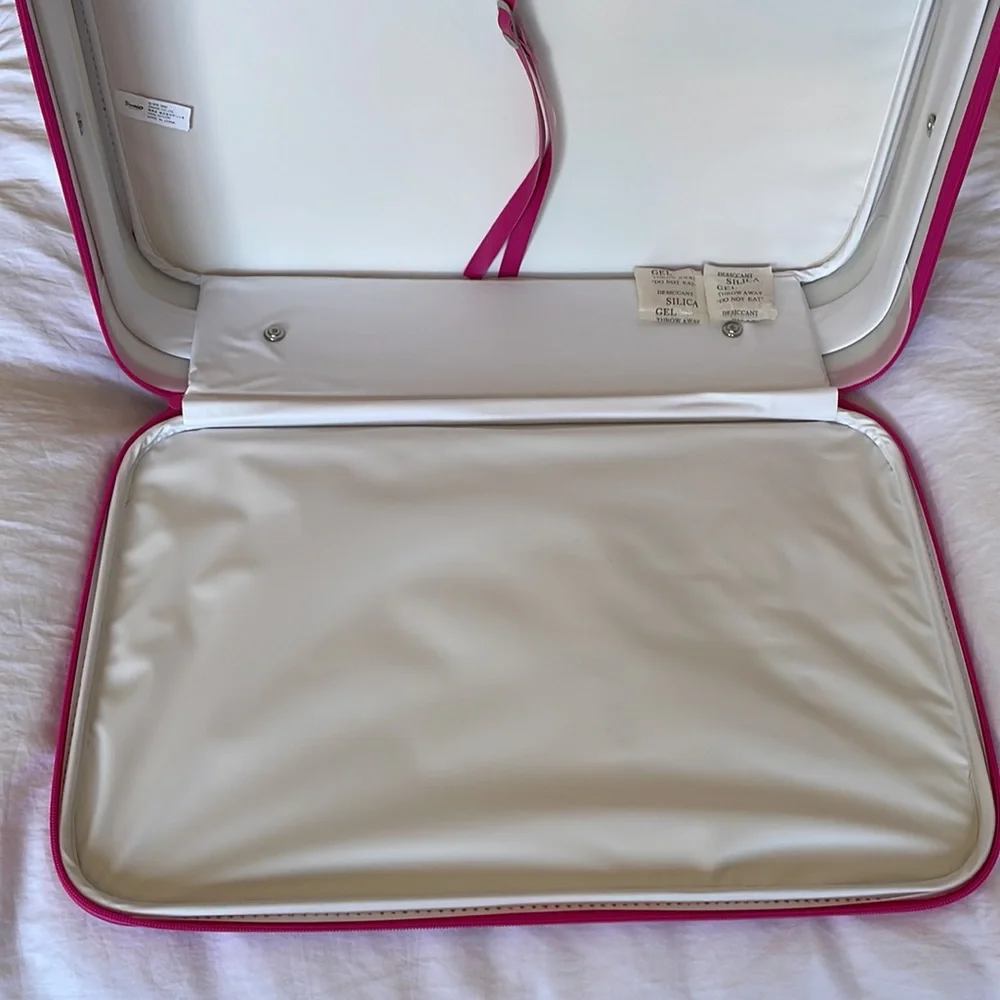 Hello Kitty Suitcase - Picture 9 of 16